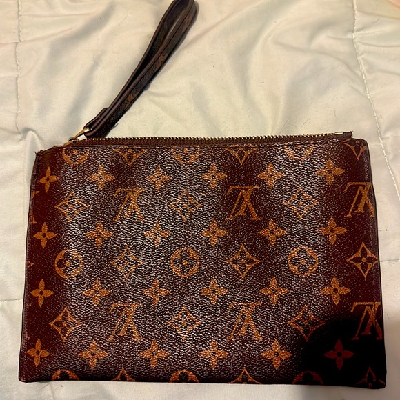 Louis Vuitton Aurore Monogram Canvas Clutch Bag - Picture 1 of 8